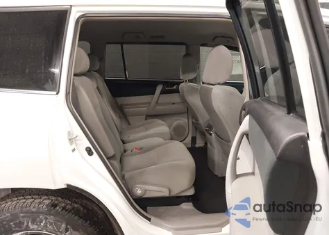 2011 Toyota Highlander Base V6 z USA, uszkodzony, nr VIN 5TDBK3EH5BS065557